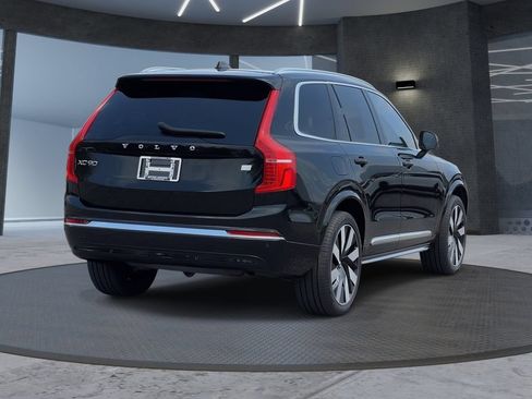 Used 2023 Volvo XC90 T8 Ultimate AWD/4WD image 3