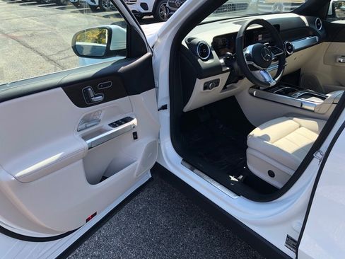 New 2026 Mercedes-Benz GLB 250 4MATIC image 11