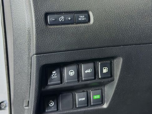 Used 2019 Nissan Rogue SL w/ Premium Package FWD image 17