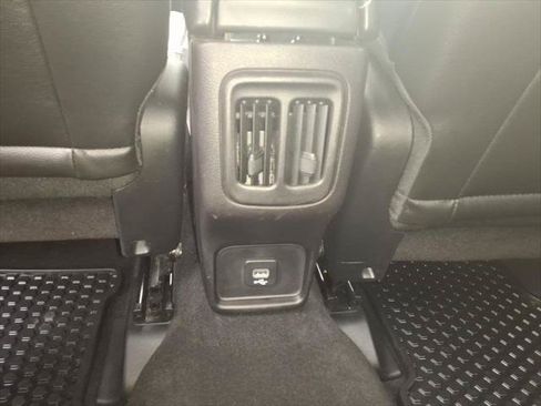 Used 2018 Jeep Compass Latitude w/ Cold Weather Group AWD/4WD image 9
