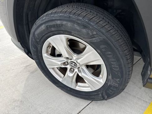 Used 2020 Toyota RAV4 LE image 18