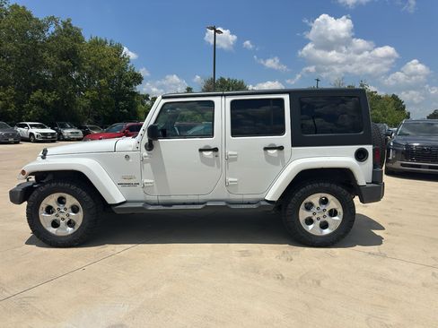 Used 2014 Jeep Wrangler Unlimited Sahara w/ Connectivity Group AWD/4WD image 24