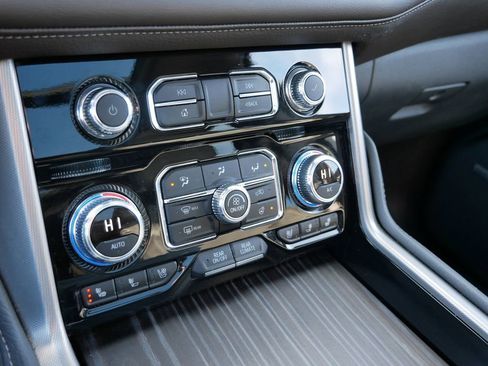 Used 2024 GMC Yukon Denali w/ Denali Reserve Package image 20