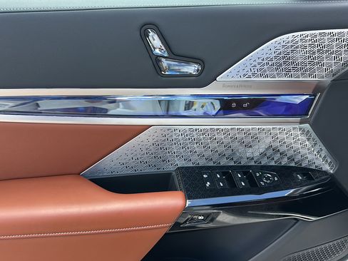 New 2024 BMW i7 xDrive60 w/ Executive Package image 12