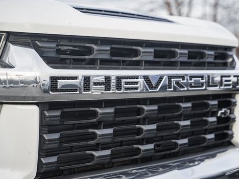 Used 2022 Chevrolet Silverado 3500 LT w/ Convenience Package image 8