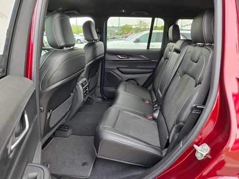 New 2025 Jeep Grand Cherokee Altitude image 26