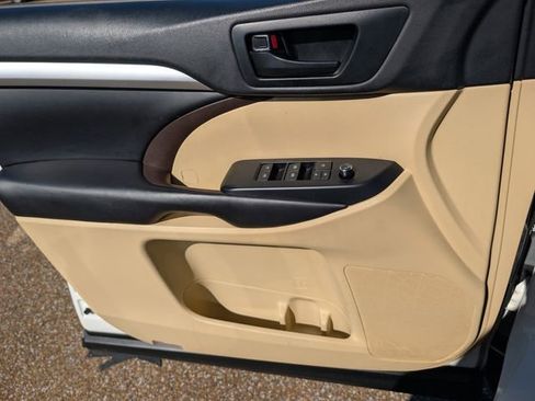 Used 2019 Toyota Highlander Plus image 19