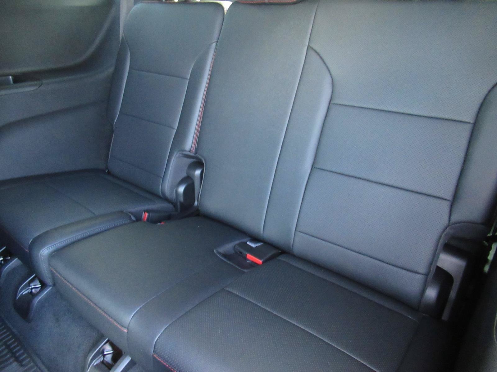 Used 2026 Chevrolet Traverse RS FWD image 38
