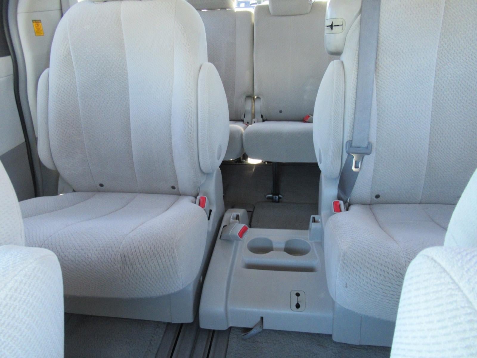 Used 2011 Toyota Sienna LE FWD image 36