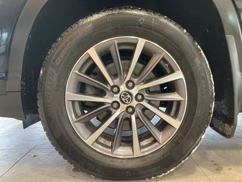 Used 2019 Toyota Highlander XLE image 9