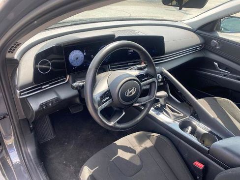 Used 2025 Hyundai Elantra SEL FWD image 12