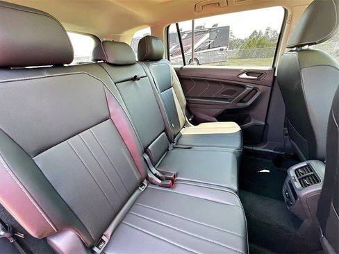 Used 2024 Volkswagen Tiguan SE FWD image 31