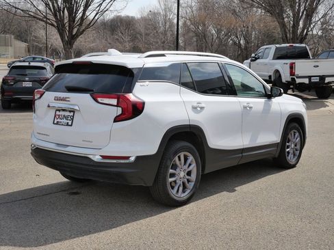 Used 2024 GMC Terrain SLT image 13