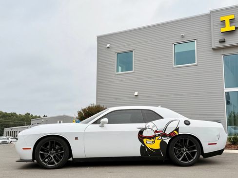 Used 2019 Dodge Challenger R/T Scat Pack RWD image 16