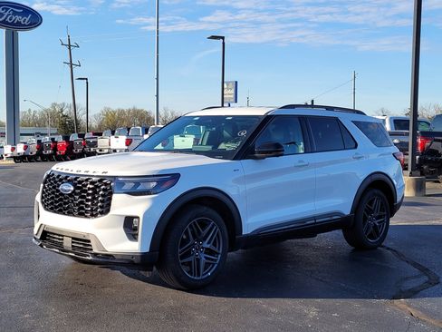 Used 2025 Ford Explorer ST-Line w/ ST-Line Street Pack image 8