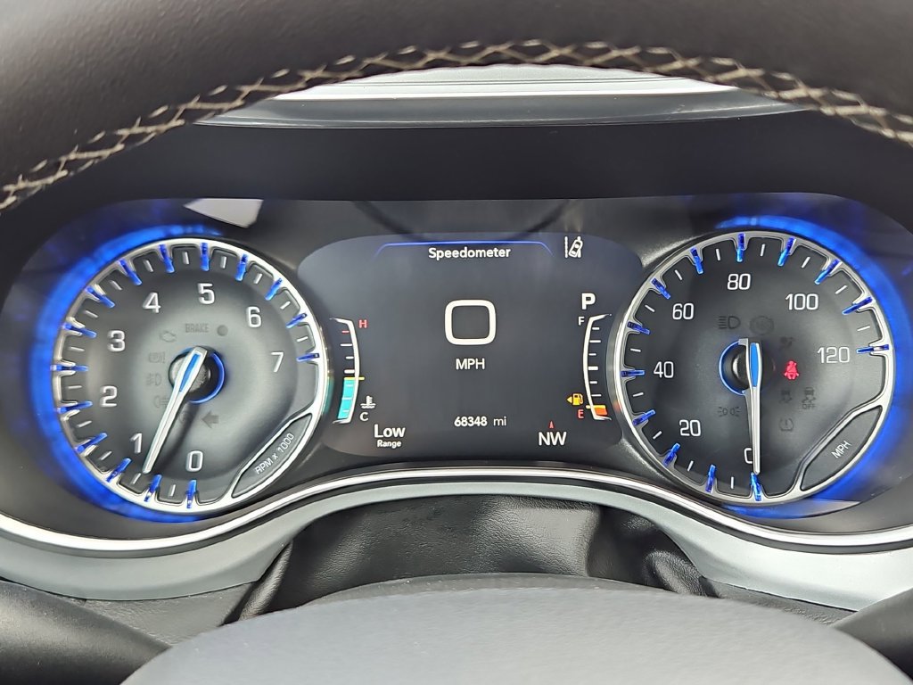 Used 2025 Chrysler Pacifica Limited FWD image 25