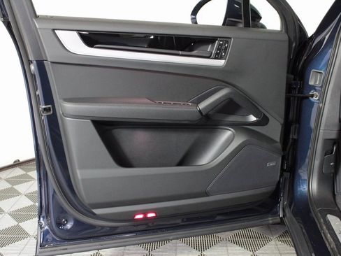 Used 2025 Porsche Cayenne Coupe image 15