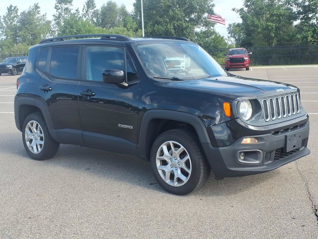 Used 2017 Jeep Renegade Latitude AWD/4WD image 3