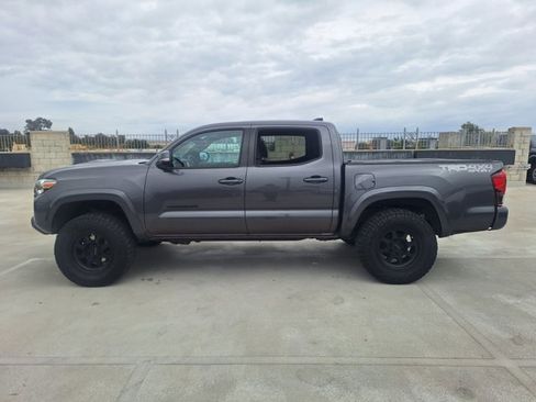 Used 2019 Toyota Tacoma TRD Sport w/ Technology Package AWD/4WD image 8