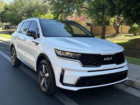 Used 2022 Kia Sorento S w/ Panoramic Sunroof Package FWD image 2
