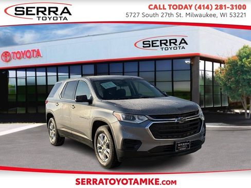 Used 2021 Chevrolet Traverse LS image 1