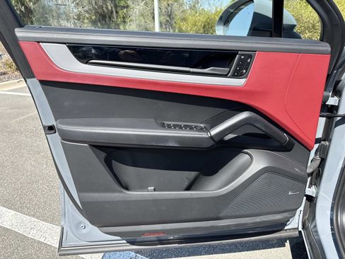 Used 2024 Porsche Cayenne S image 19