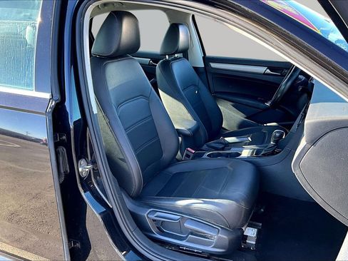 Used 2021 Volkswagen Passat 2.0T SE image 7