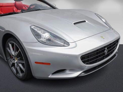 Used 2010 Ferrari California image 12