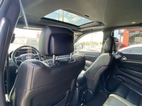 Used 2018 Jeep Grand Cherokee Limited image 16