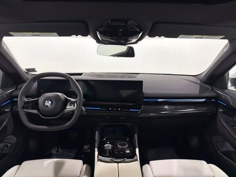 Certified 2024 BMW 530i xDrive w/ Premium Package AWD/4WD image 29