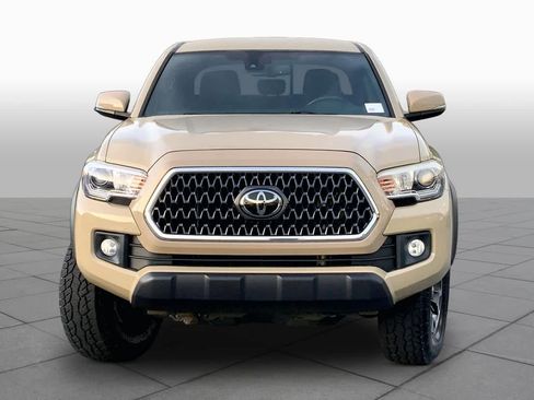 Used 2018 Toyota Tacoma TRD Off-Road AWD/4WD image 4