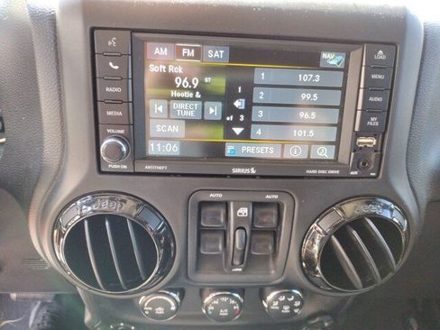 Used 2014 Jeep Wrangler Unlimited Sahara AWD/4WD image 20