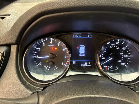 Used 2018 Nissan Rogue SV AWD/4WD image 15