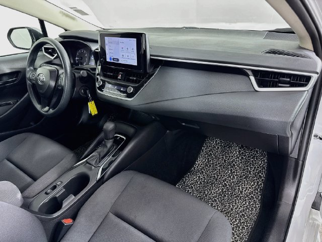 Used 2025 Toyota Corolla LE FWD image 32