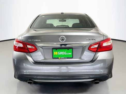 Used 2017 Nissan Altima 3.5 SL FWD image 8