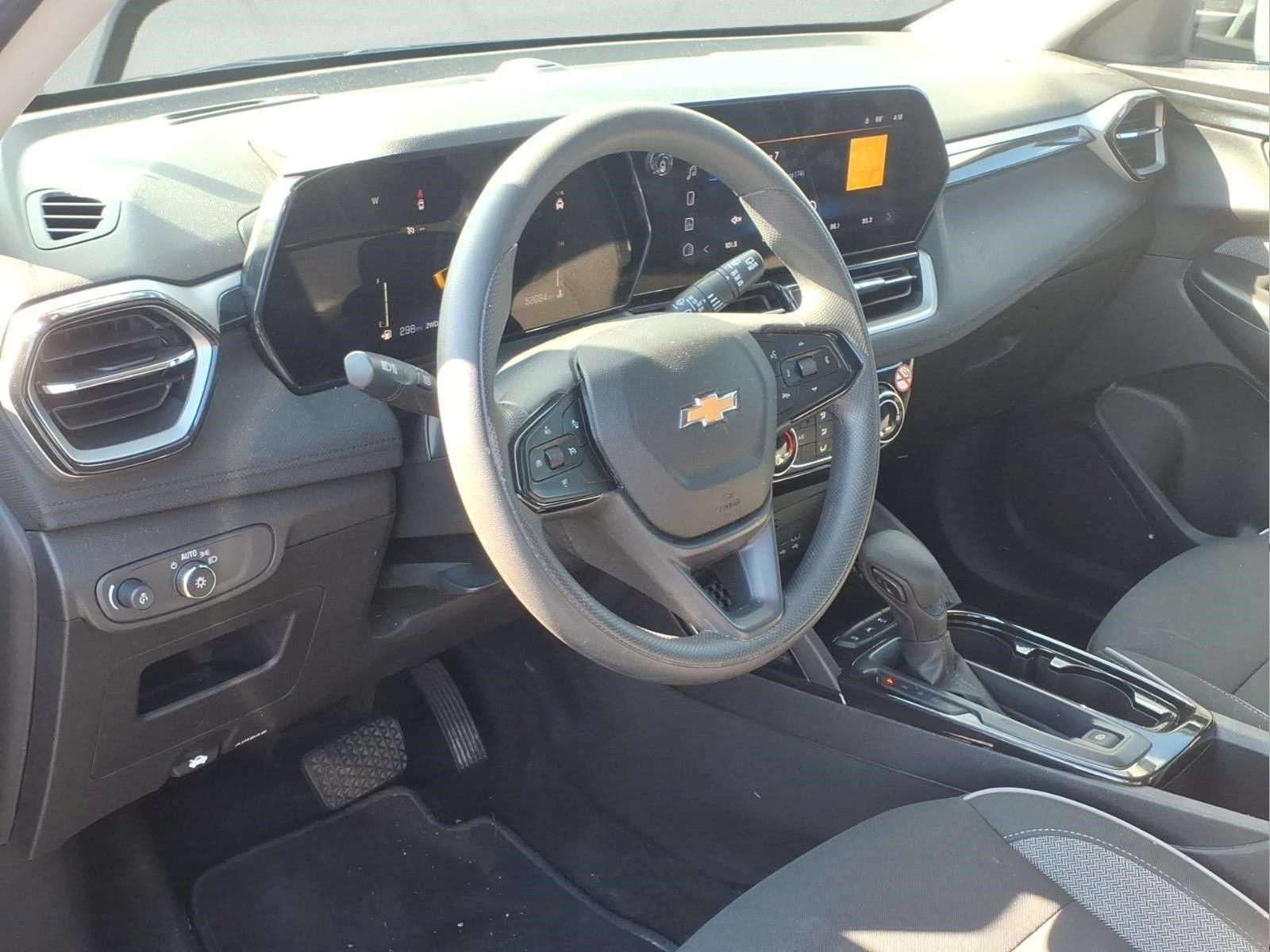 Used 2025 Chevrolet TrailBlazer LT AWD/4WD image 7