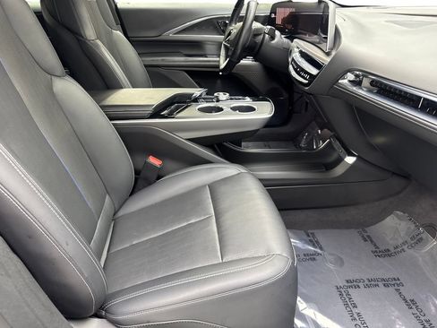 Used 2024 Cadillac Lyriq Luxury RWD image 44