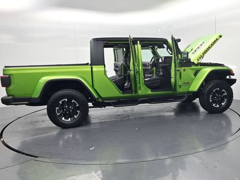 Used 2025 Jeep Gladiator Rubicon w/ Convenience Group AWD/4WD image 60