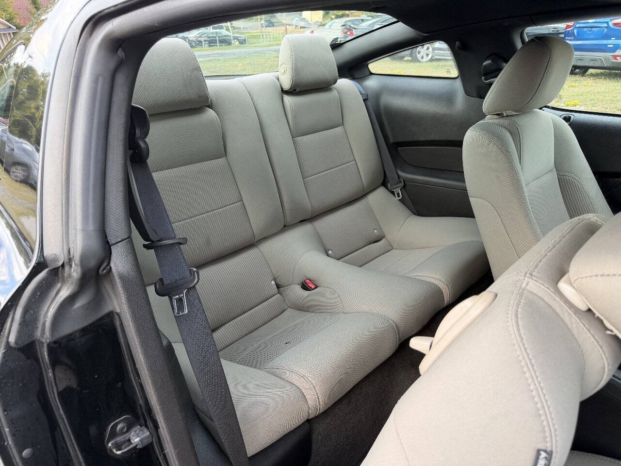 Used 2012 Ford Mustang Coupe RWD image 17