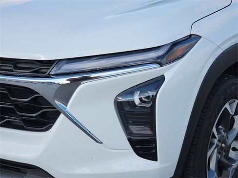Used 2024 Chevrolet Trax LT image 10