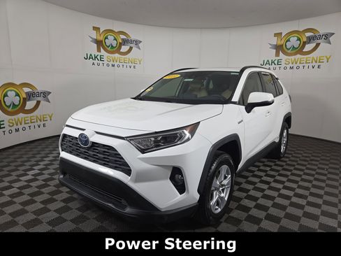 Used 2021 Toyota RAV4 XLE image 3