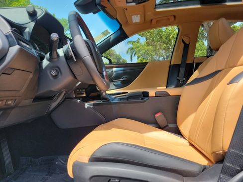 Used 2022 Lexus ES 350 Ultra Luxury w/ Accessory Package 2 FWD image 18