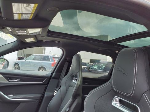 Certified 2025 Jaguar F-PACE R-Dynamic S image 10