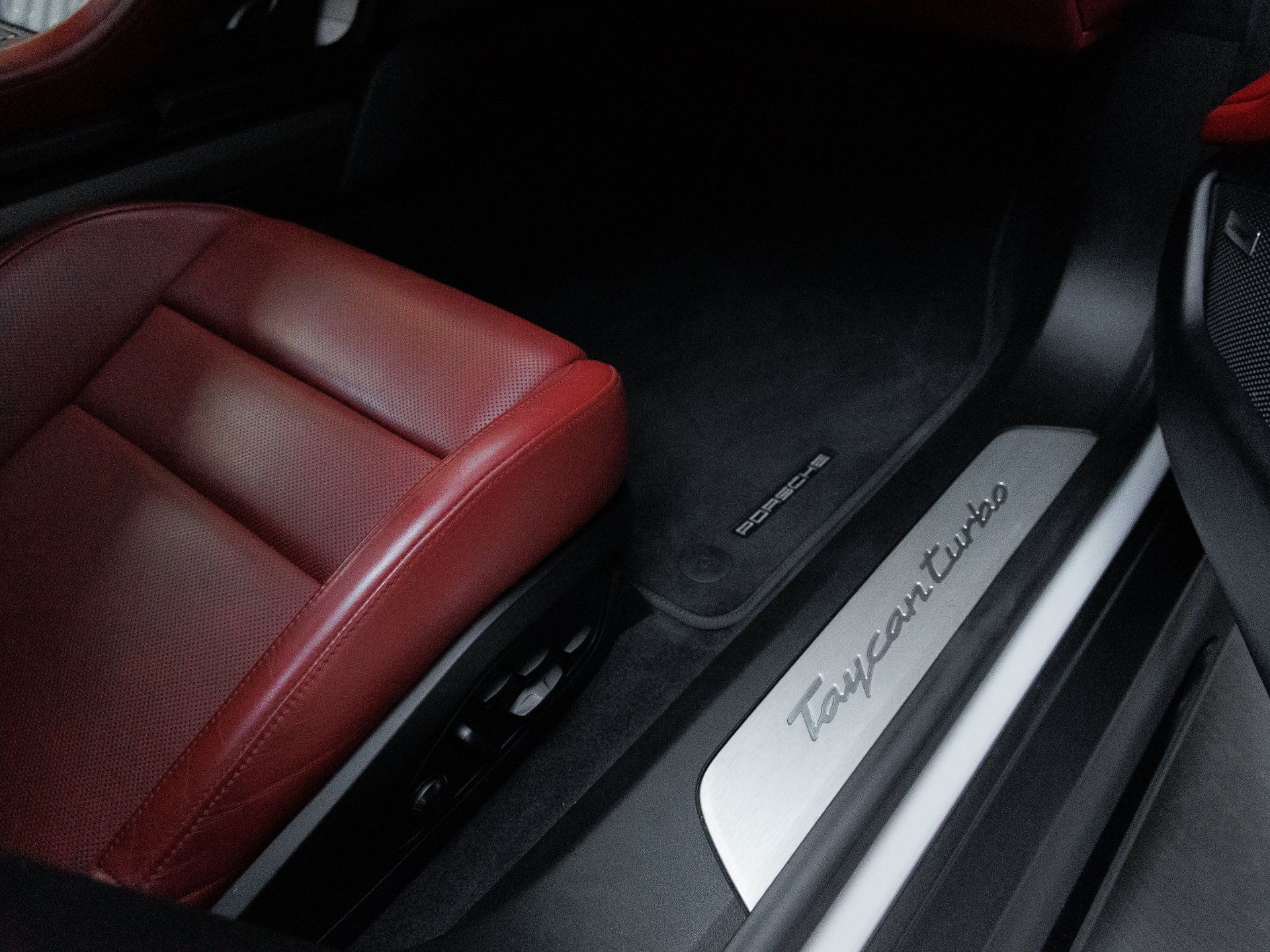 Certified 2021 Porsche Taycan Turbo AWD/4WD image 38