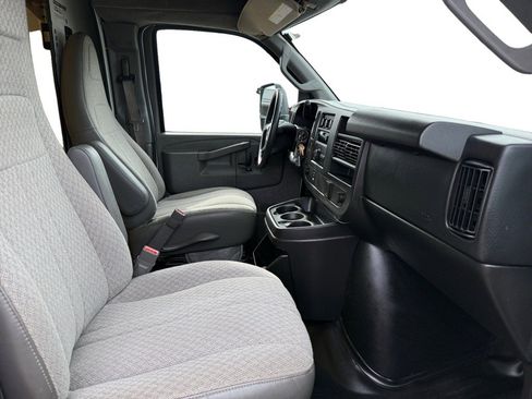 Used 2016 GMC Savana 3500 RWD image 15