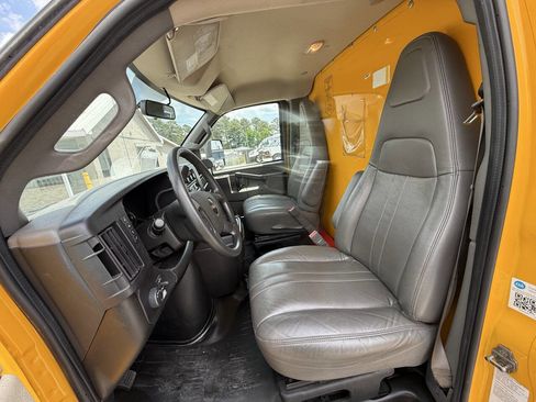 Used 2023 GMC Savana 3500 Extended w/ Power Convenience Package RWD image 7