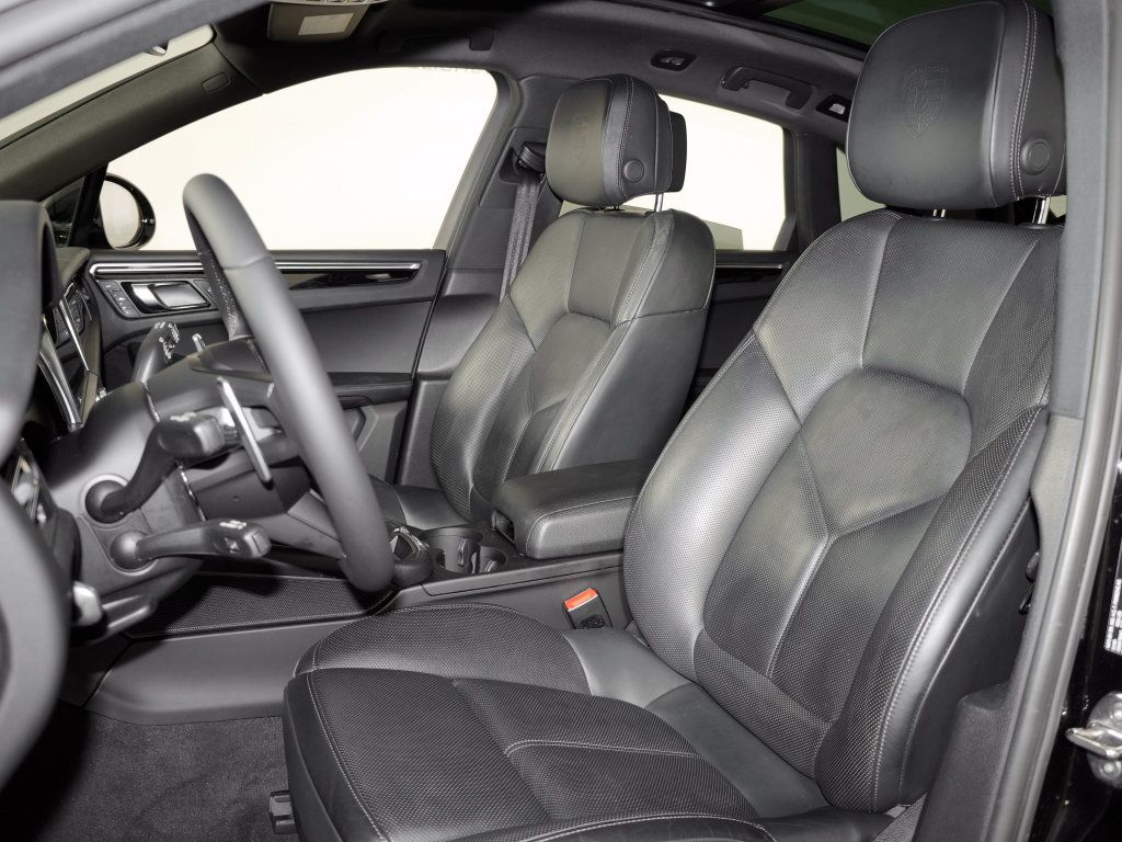 Used 2024 Porsche Macan w/ Premium Plus Package AWD/4WD image 5