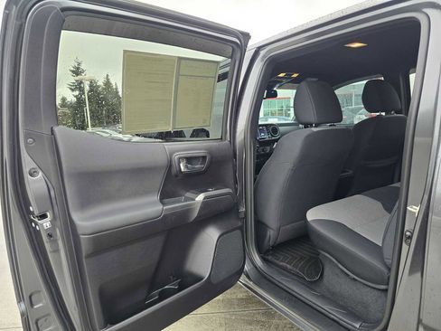 Used 2020 Toyota Tacoma TRD Off-Road image 15