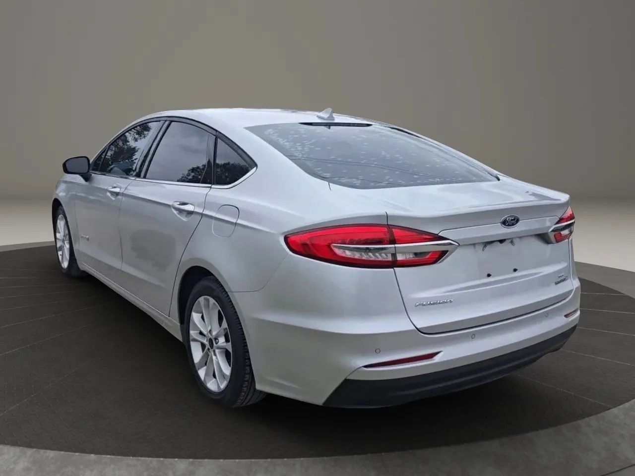 Used 2019 Ford Fusion SE FWD image 4