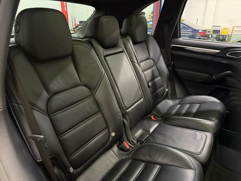 Used 2016 Porsche Cayenne S AWD/4WD image 29